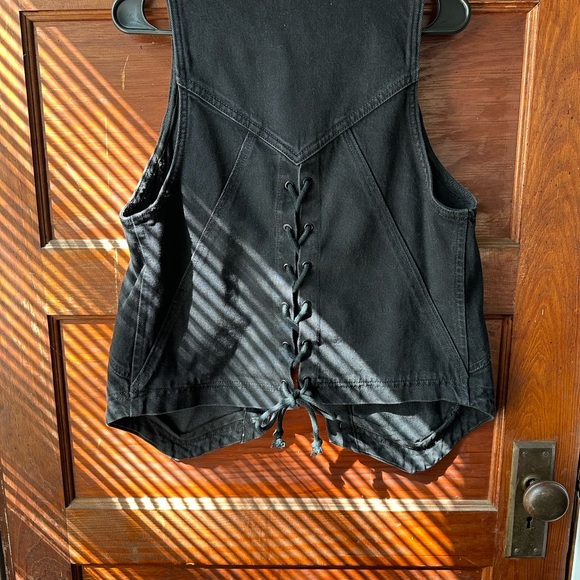 Black Button-Up Vest - Picture 3 of 3